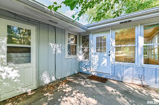 2112 GRANADA Drive, Pekin, IL 61554