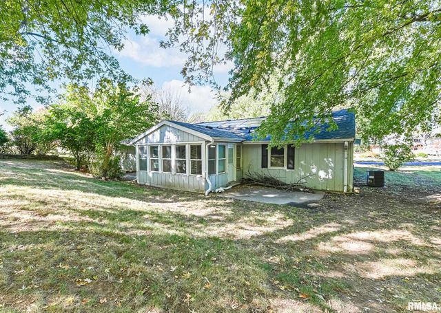 2112 GRANADA Drive, Pekin, IL 61554