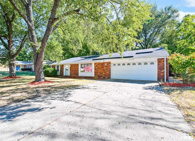 2112 GRANADA Drive, Pekin, IL 61554