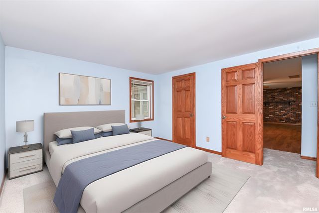 2112 GRANADA Drive, Pekin, IL 61554