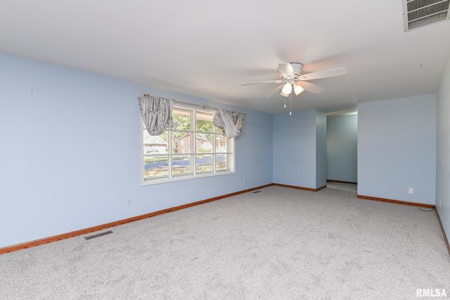 2112 GRANADA Drive, Pekin, IL 61554