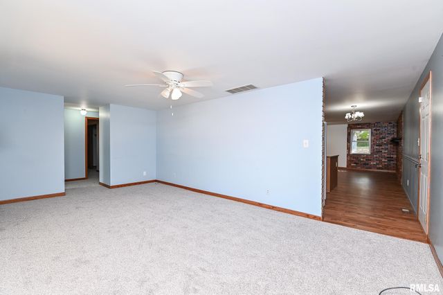 2112 GRANADA Drive, Pekin, IL 61554