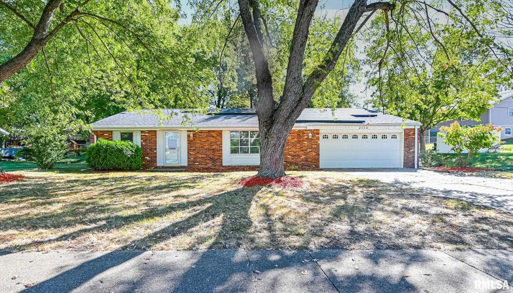 2112 GRANADA Drive, Pekin, IL 61554