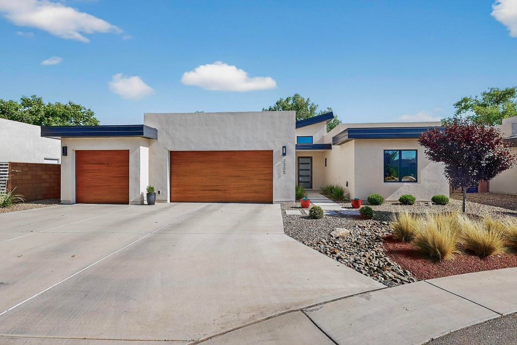 3305 MAXUM Lane NW, Albuquerque, NM 87104