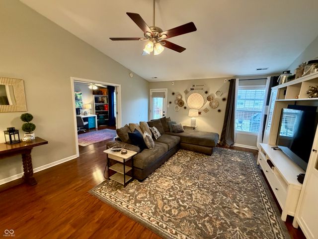 8566 Captain Drive, Avon, IN 46123