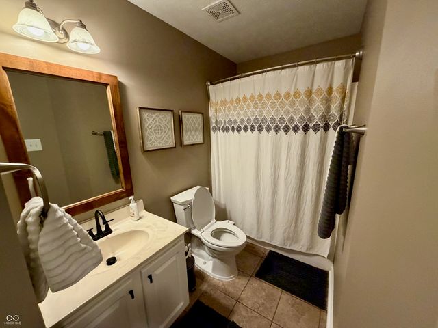 8566 Captain Drive, Avon, IN 46123