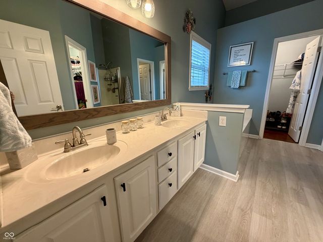 8566 Captain Drive, Avon, IN 46123