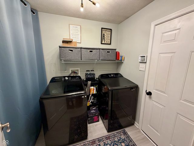 8566 Captain Drive, Avon, IN 46123