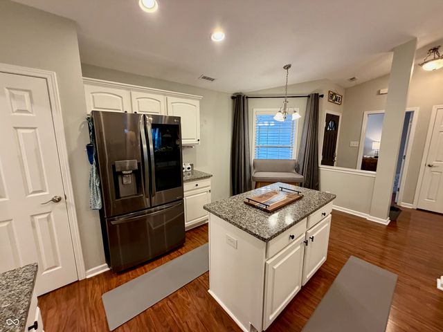 8566 Captain Drive, Avon, IN 46123