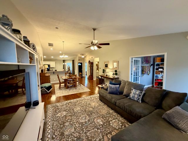 8566 Captain Drive, Avon, IN 46123