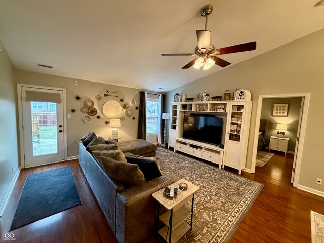 8566 Captain Drive, Avon, IN 46123