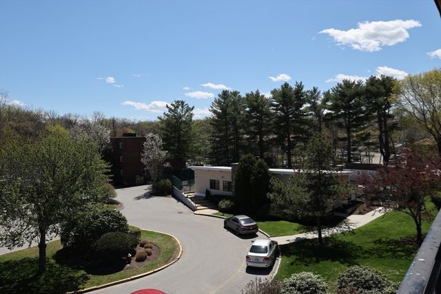 57 Broadlawn Park 14B, Brookline, MA 02467