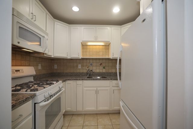 57 Broadlawn Park 14B, Brookline, MA 02467