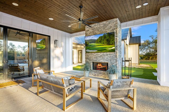 31952 Smithson Valley Rd, Bulverde, TX 78163