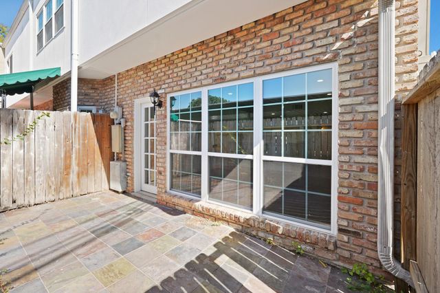 2010 Stoney Brook Drive 1, Houston, TX 77063