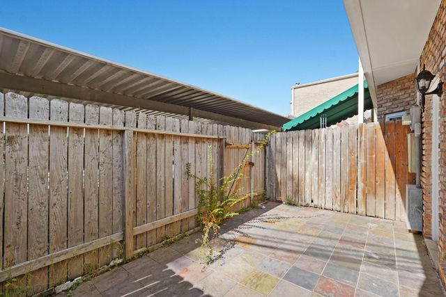 2010 Stoney Brook Drive 1, Houston, TX 77063