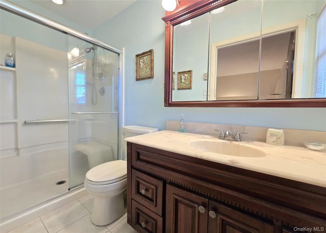 289 Cardiff Court B, Ridge, NY 11961