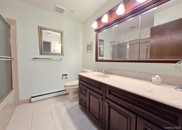 289 Cardiff Court B, Ridge, NY 11961