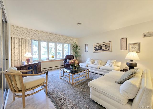 289 Cardiff Court B, Ridge, NY 11961