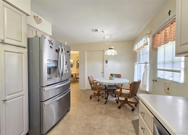 289 Cardiff Court B, Ridge, NY 11961