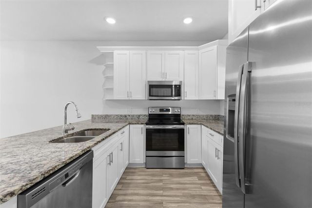 8704 KENYON VIEW COURT, Tampa, FL 33614