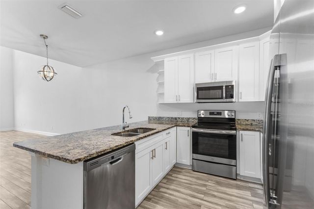 8704 KENYON VIEW COURT, Tampa, FL 33614