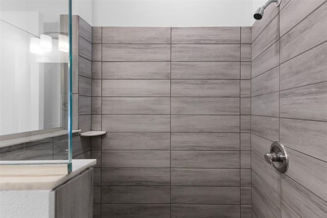 8704 KENYON VIEW COURT, Tampa, FL 33614