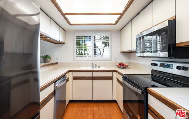 5000 S Centinela Avenue 214, Los Angeles, CA 90066