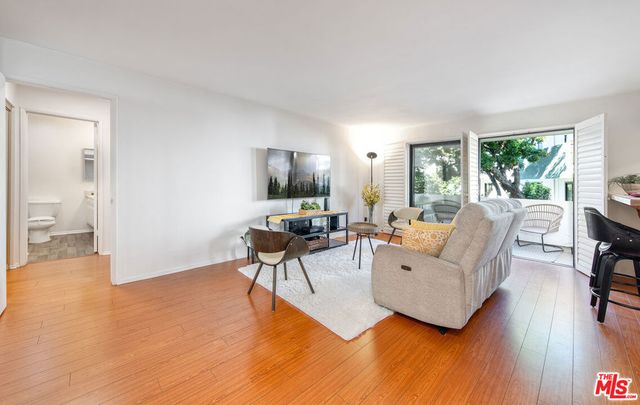 5000 S Centinela Avenue 214, Los Angeles, CA 90066