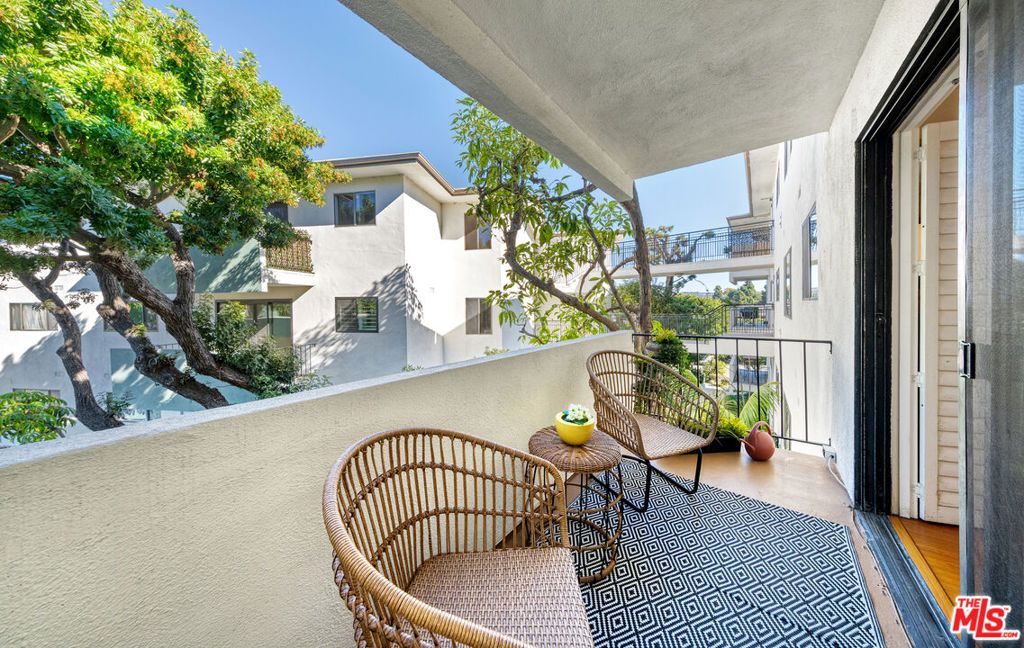 5000 S Centinela Avenue 214, Los Angeles, CA 90066