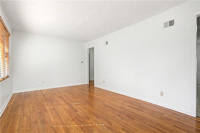 7120 Roe Avenue, Prairie Village, KS 66208