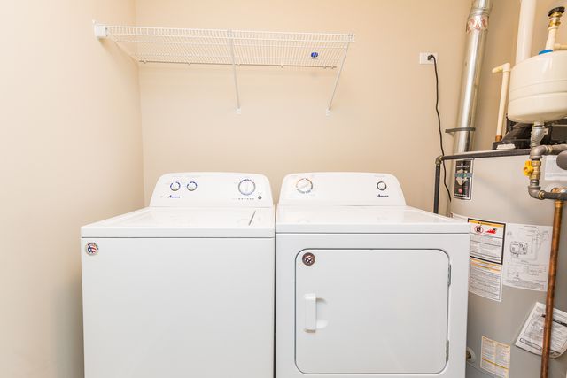 40 W MAIN Street 213, Lake Zurich, IL 60047