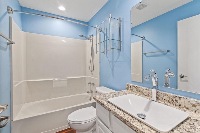 W260 Vista DRIVE, Oconomowoc, WI 53066