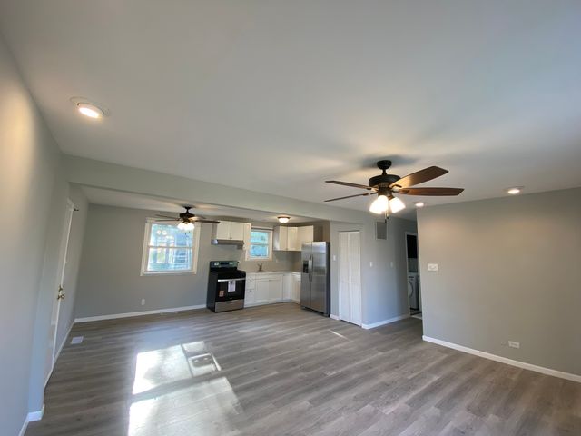 12814 E Playfield Drive, Crestwood, IL 60418