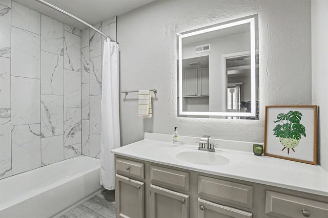 11409 Springhollow Road 506, Oklahoma City, OK 73120