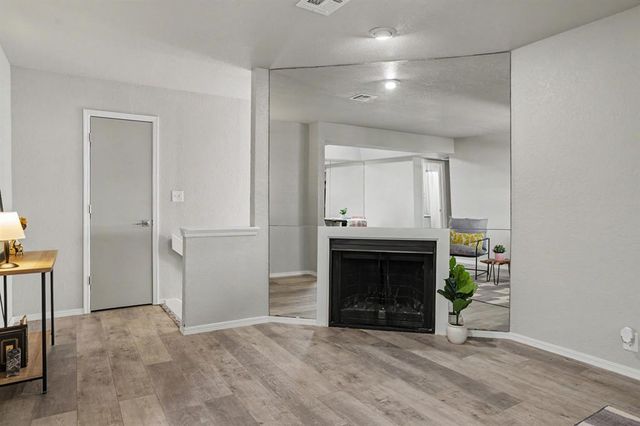 11409 Springhollow Road 506, Oklahoma City, OK 73120