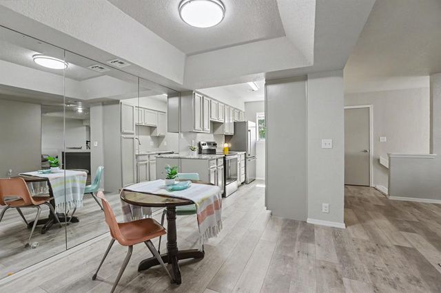 11409 Springhollow Road 506, Oklahoma City, OK 73120