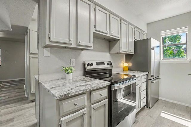 11409 Springhollow Road 506, Oklahoma City, OK 73120