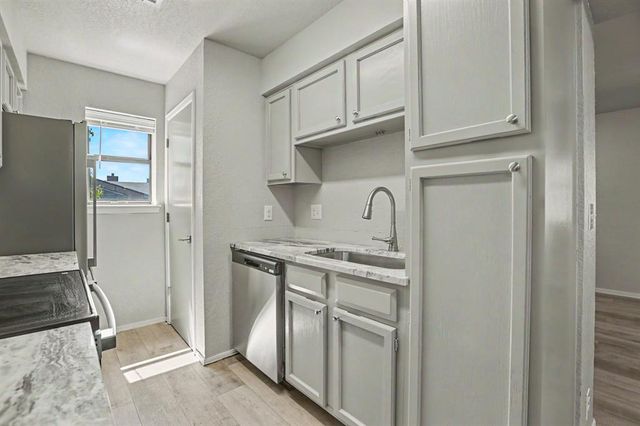 11409 Springhollow Road 506, Oklahoma City, OK 73120