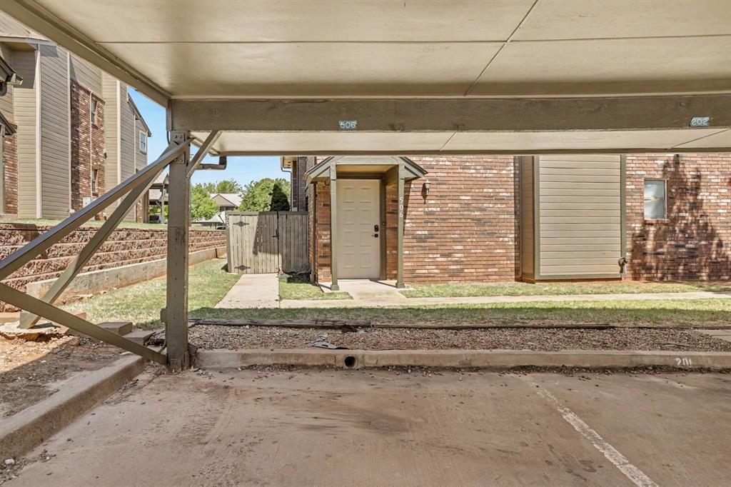 Image 2 of property listing at 11409 Springhollow Road 506, Oklahoma City, OK 73120