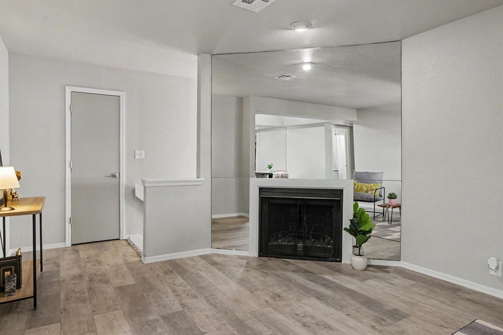 Image 3 of property listing at 11409 Springhollow Road 506, Oklahoma City, OK 73120