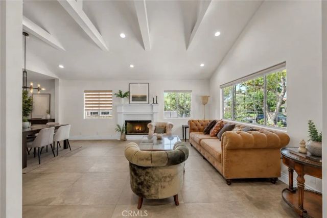 924 E Tujunga, Burbank, CA 91501