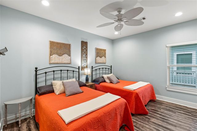 1317 Emerald Drive, Crystal Beach, TX 77650