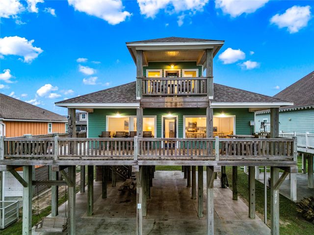 1317 Emerald Drive, Crystal Beach, TX 77650