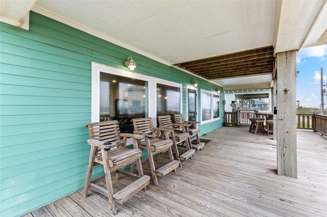 1317 Emerald Drive, Crystal Beach, TX 77650