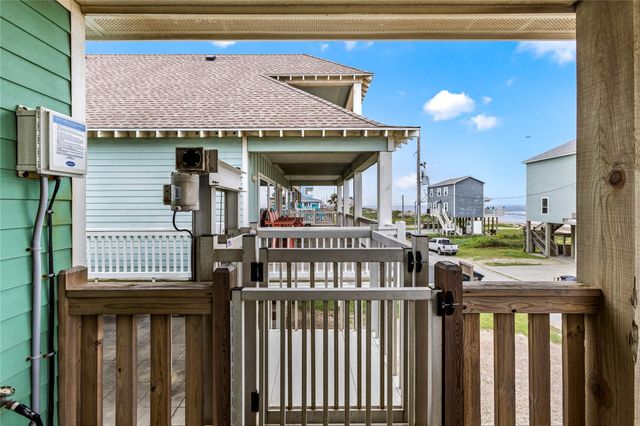 1317 Emerald Drive, Crystal Beach, TX 77650