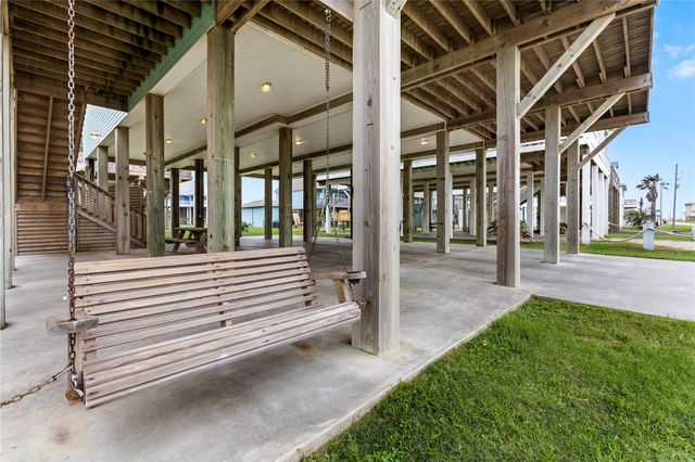 1317 Emerald Drive, Crystal Beach, TX 77650