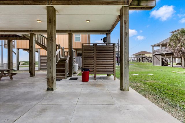 1317 Emerald Drive, Crystal Beach, TX 77650