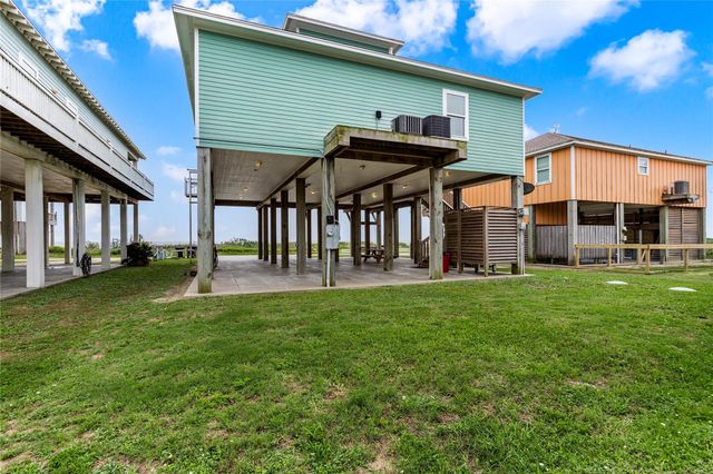 1317 Emerald Drive, Crystal Beach, TX 77650