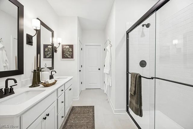 5094 Shepherds Glen, Willoughby, OH 44094
